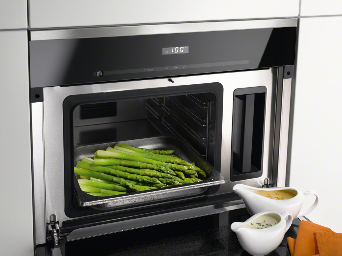 Vestavná parní trouba Miele DG 6200 1.jpg