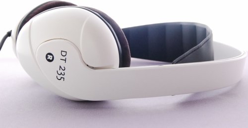 Beyerdynamic DT 235 (sluchbaeae.jpg)