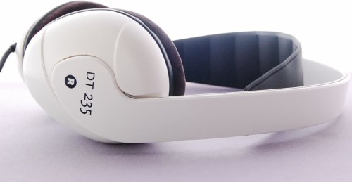 Beyerdynamic DT 235 (sluchbaeae.jpg)