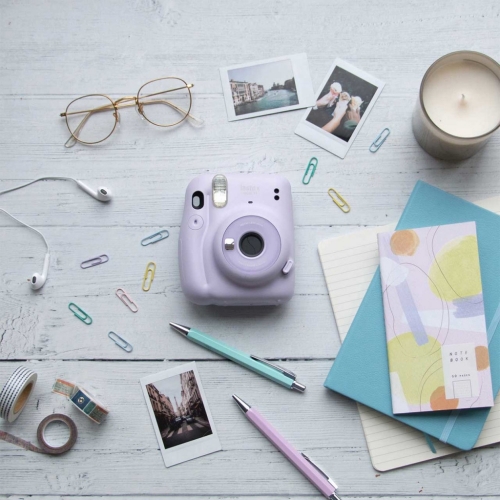 Fujifilm Instax mini 11 fialový (instax_purp_4.jpeg)